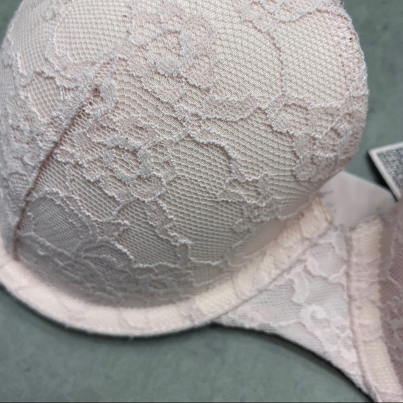 Strapless Victoria’s Secret push-up bra - Picture 2 of 4